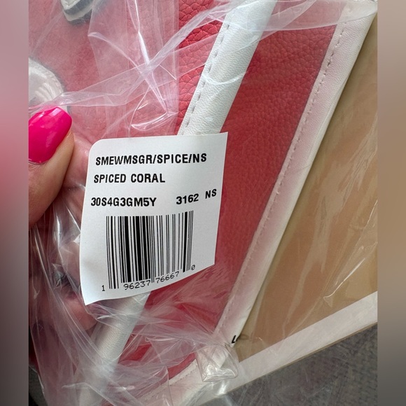 Michael Kors Gigi Spiced Coral Pebbled Leather Messenger Bag, Not Outlet - Picture 5 of 16